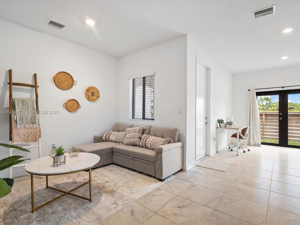 For Rent: $2,700 (3 beds, 2 baths, 1463 Square Feet)