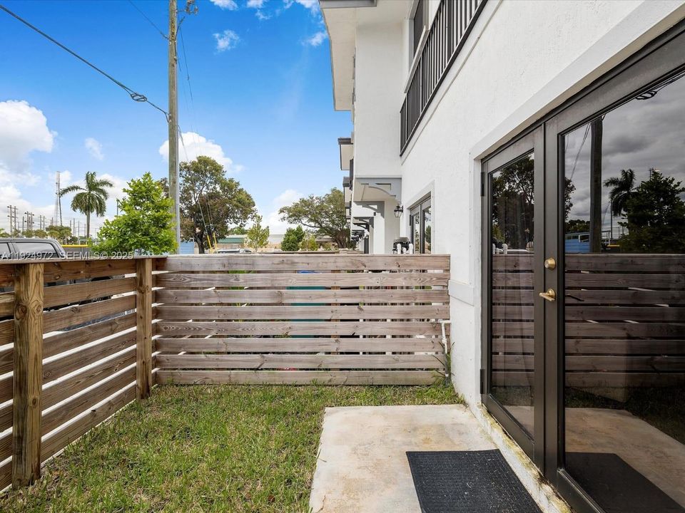 For Rent: $2,700 (3 beds, 2 baths, 1463 Square Feet)