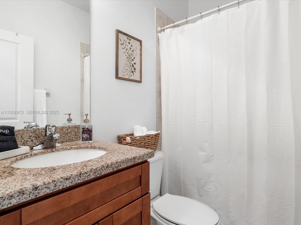 For Rent: $2,700 (3 beds, 2 baths, 1463 Square Feet)