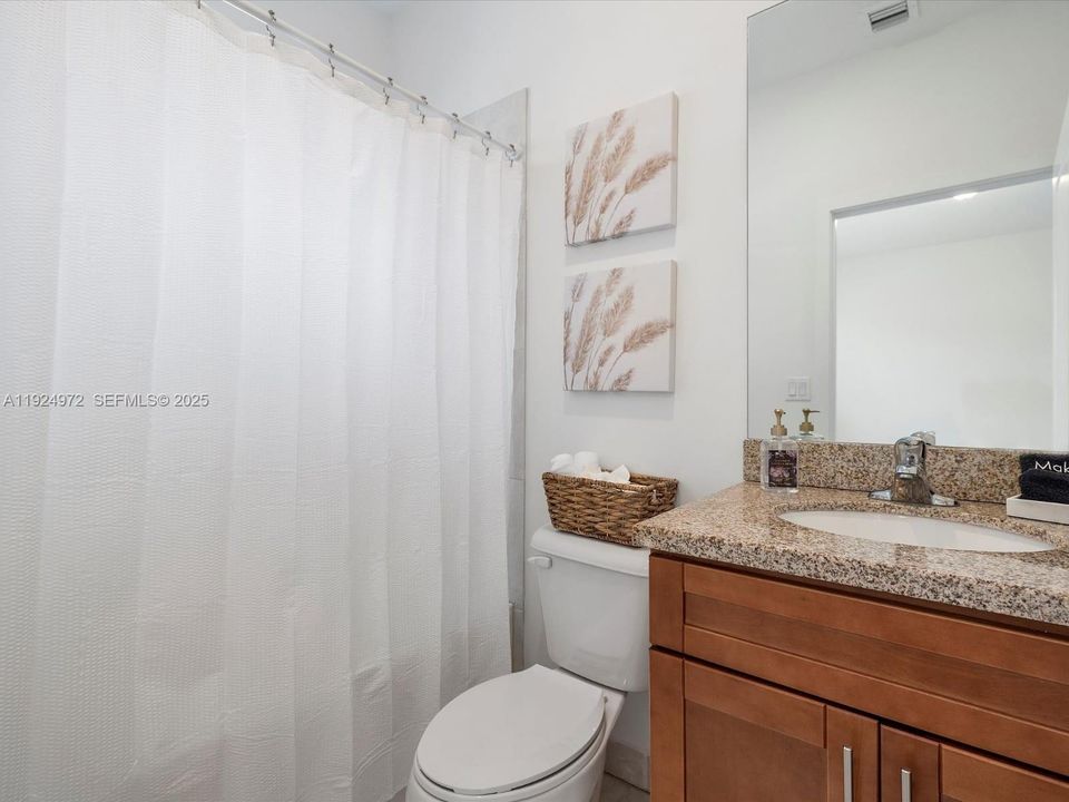 For Rent: $2,700 (3 beds, 2 baths, 1463 Square Feet)