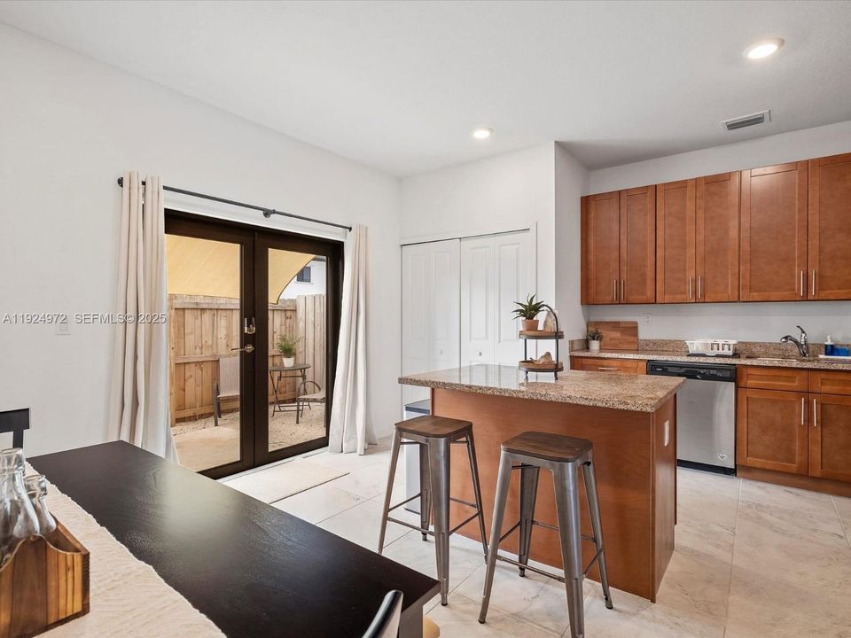 For Rent: $2,700 (3 beds, 2 baths, 1463 Square Feet)