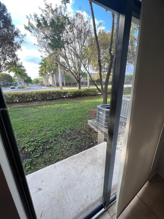 В аренду: $2,100 (2 спален, 2 ванн, 809 Квадратных фут)