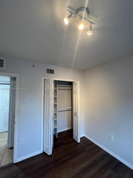 В аренду: $2,100 (2 спален, 2 ванн, 809 Квадратных фут)