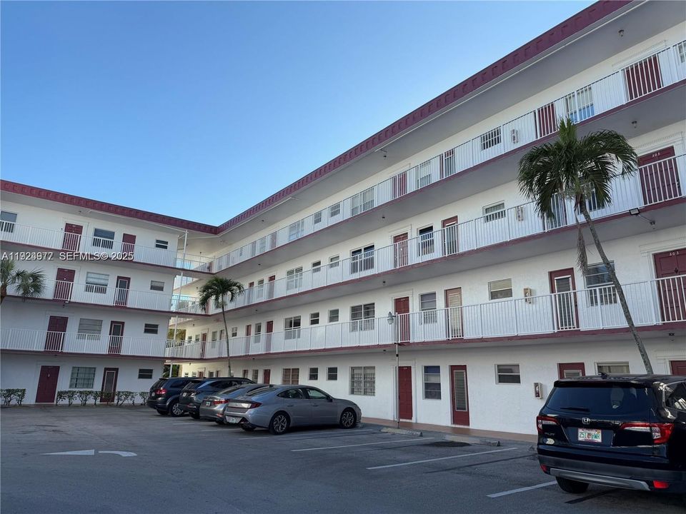 待售: $140,000 (2 贝兹, 2 浴室, 1088 平方英尺)