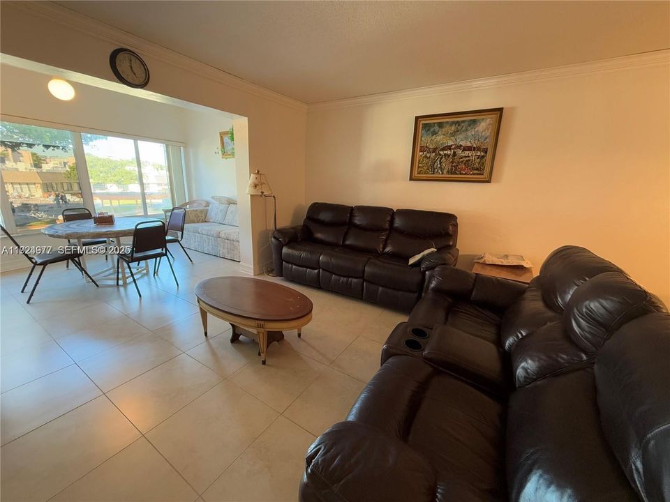 待售: $140,000 (2 贝兹, 2 浴室, 1088 平方英尺)