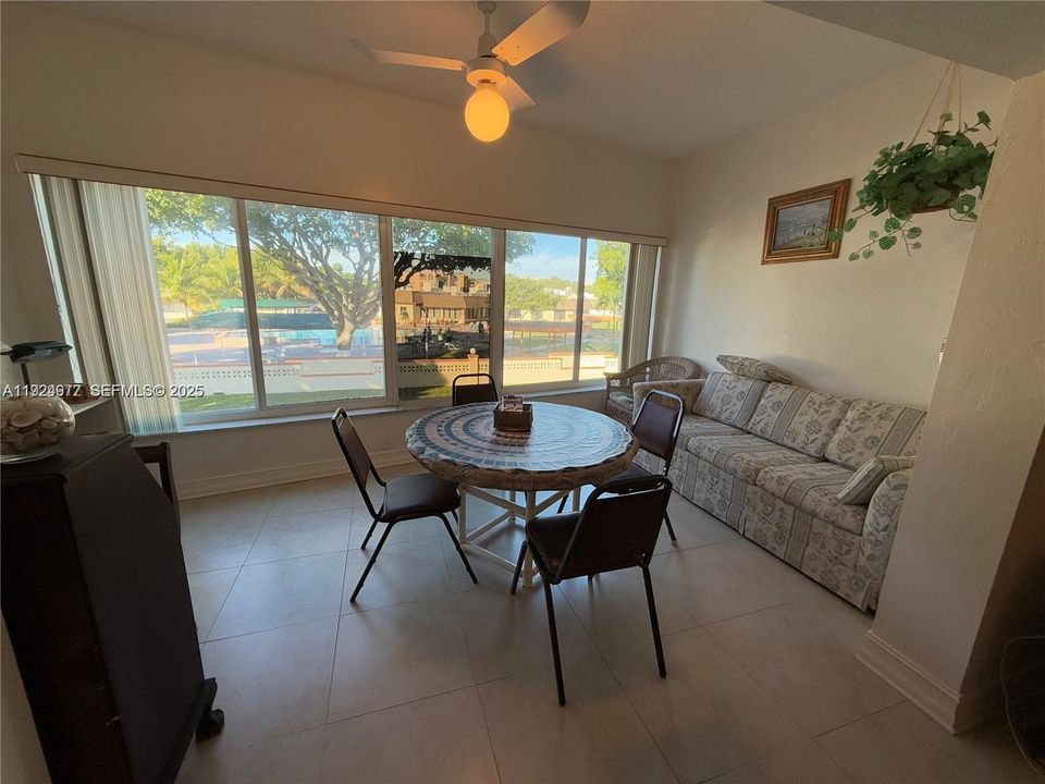 待售: $140,000 (2 贝兹, 2 浴室, 1088 平方英尺)