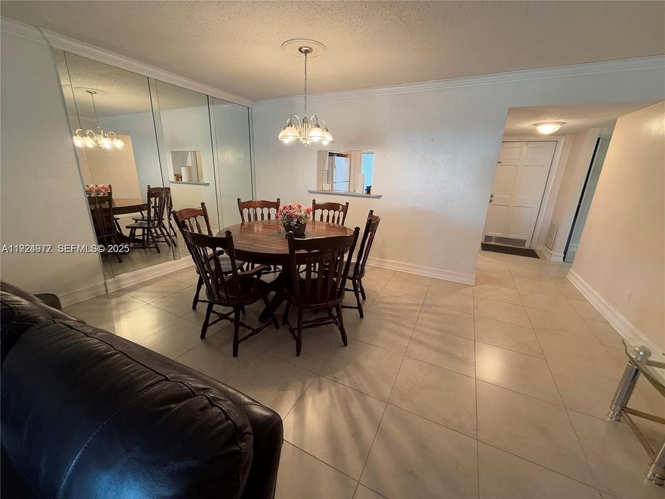 待售: $140,000 (2 贝兹, 2 浴室, 1088 平方英尺)