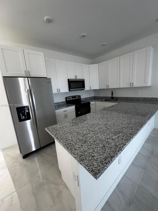 В аренду: $2,350 (4 спален, 2 ванн, 1534 Квадратных фут)