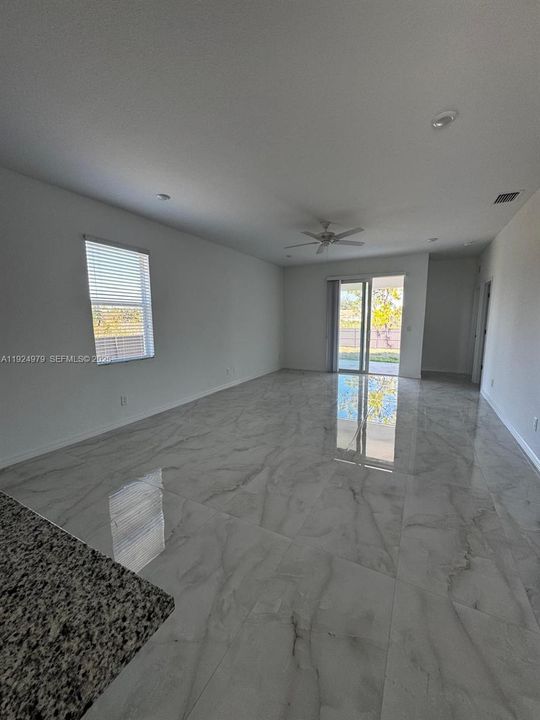 В аренду: $2,350 (4 спален, 2 ванн, 1534 Квадратных фут)