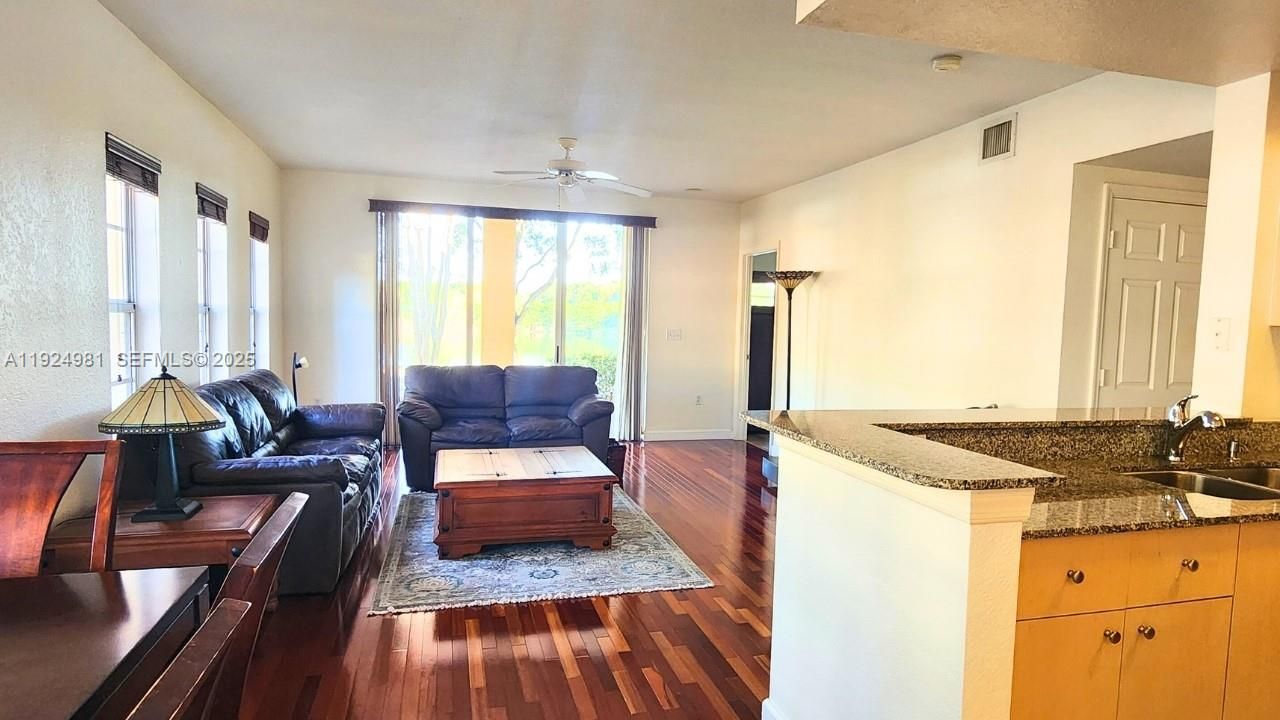 На продажу: $315,000 (2 спален, 2 ванн, 1080 Квадратных фут)