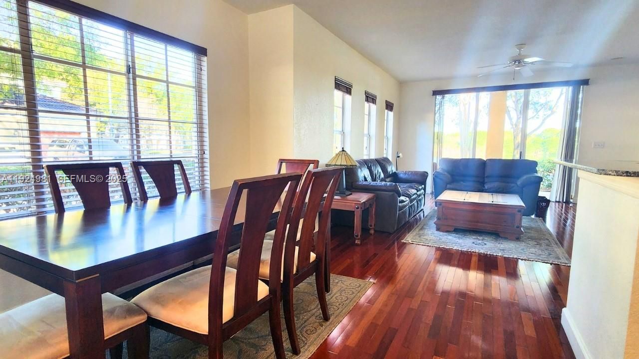 На продажу: $315,000 (2 спален, 2 ванн, 1080 Квадратных фут)