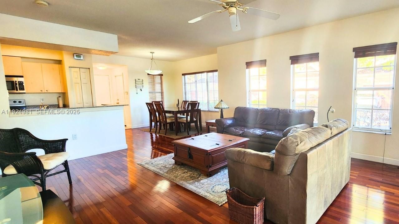 На продажу: $315,000 (2 спален, 2 ванн, 1080 Квадратных фут)