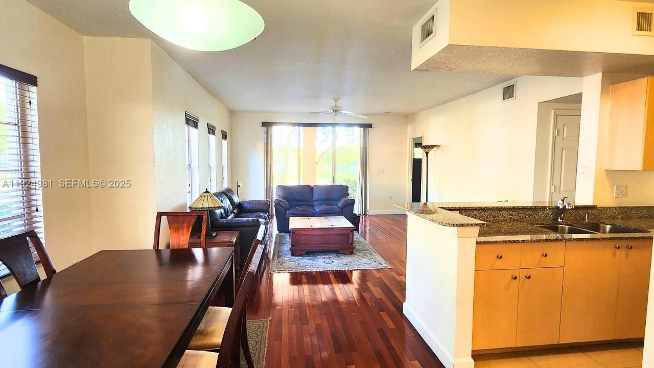 На продажу: $315,000 (2 спален, 2 ванн, 1080 Квадратных фут)