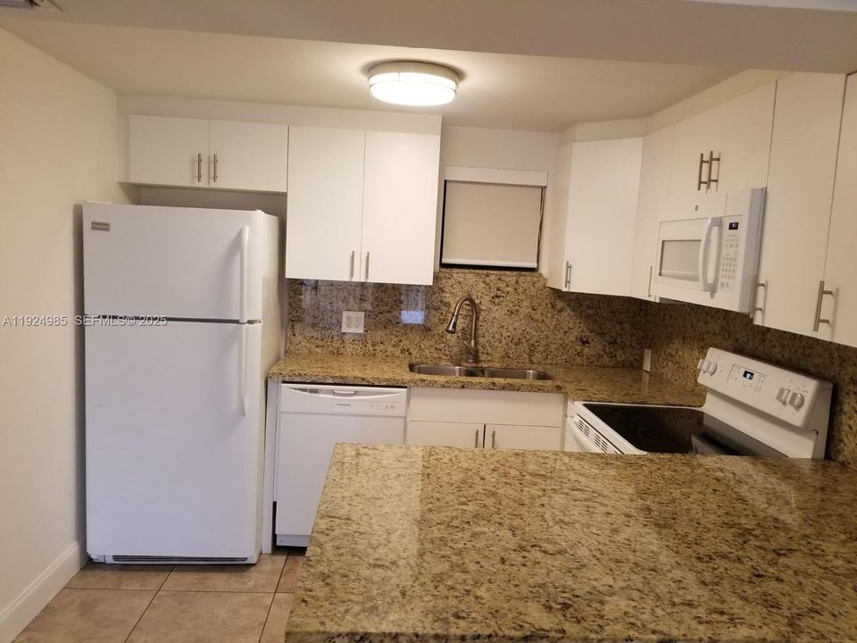 For Rent: $1,890 (1 beds, 1 baths, 710 Square Feet)