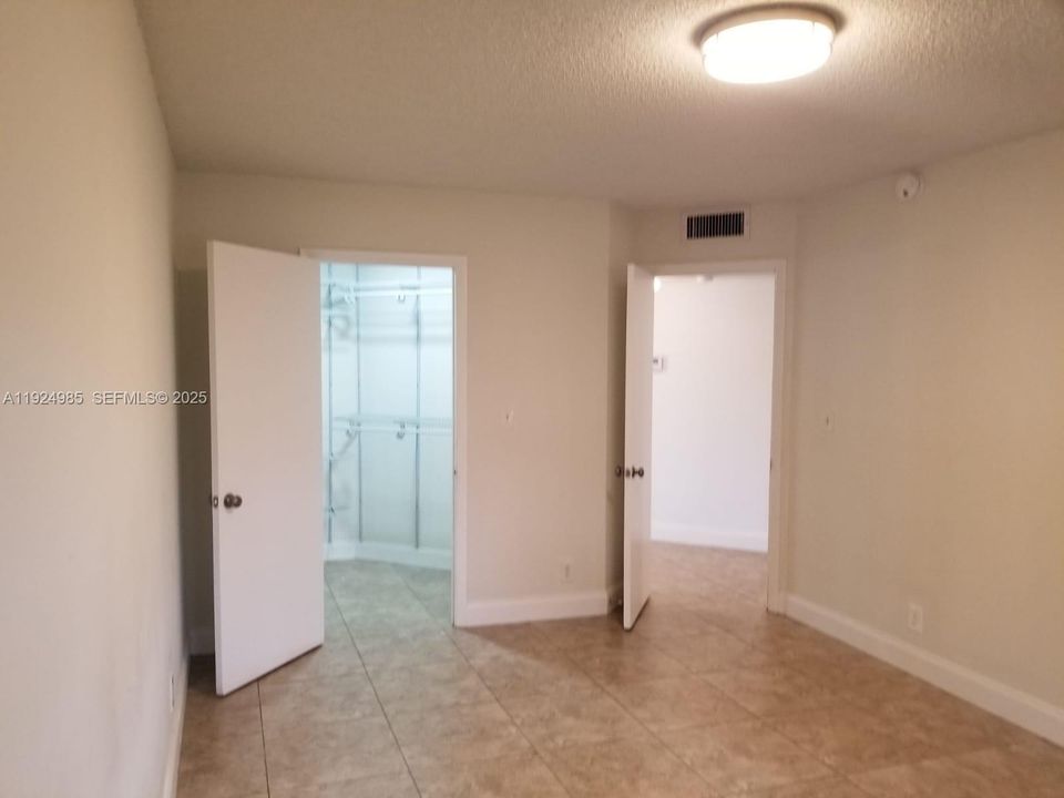 For Rent: $1,890 (1 beds, 1 baths, 710 Square Feet)