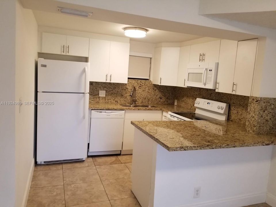 For Rent: $1,890 (1 beds, 1 baths, 710 Square Feet)