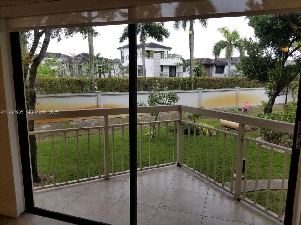 For Rent: $1,890 (1 beds, 1 baths, 710 Square Feet)