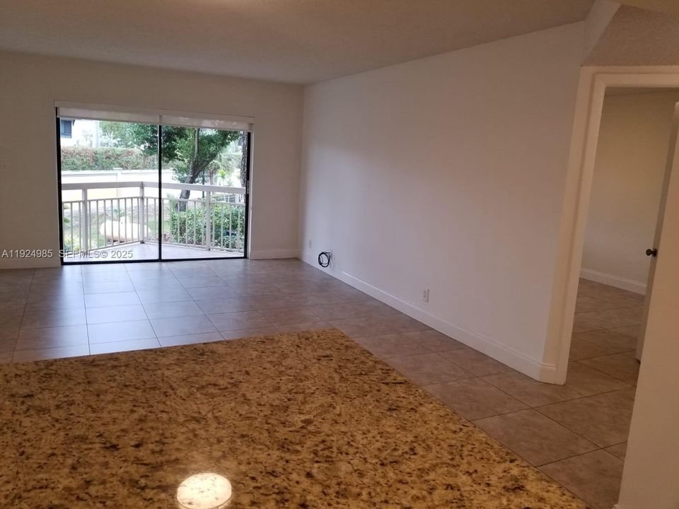 For Rent: $1,890 (1 beds, 1 baths, 710 Square Feet)