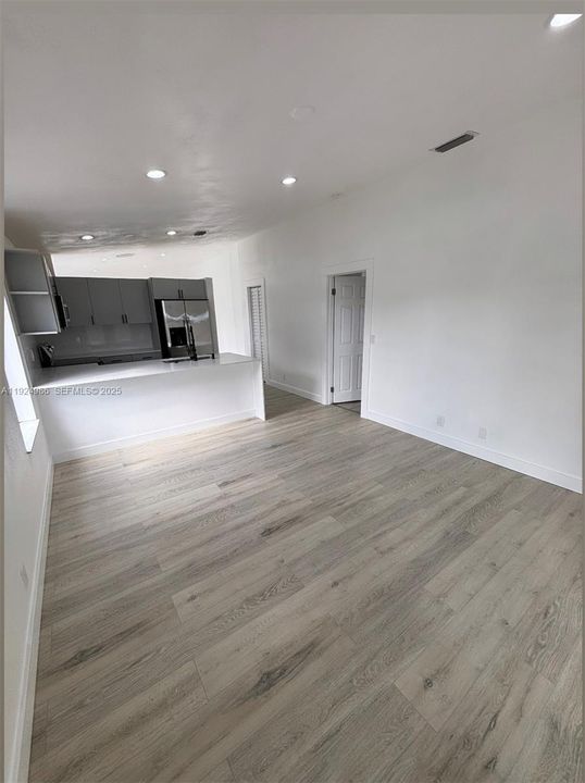 For Rent: $3,300 (4 beds, 2 baths, 1406 Square Feet)