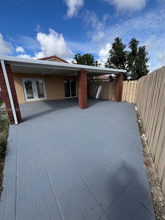 For Rent: $3,300 (4 beds, 2 baths, 1406 Square Feet)