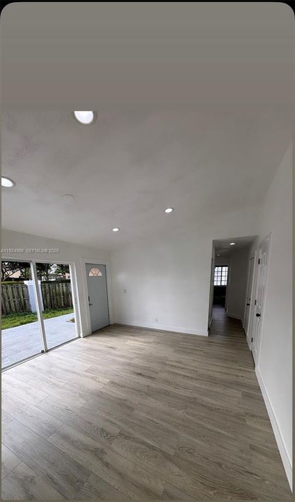 For Rent: $3,300 (4 beds, 2 baths, 1406 Square Feet)