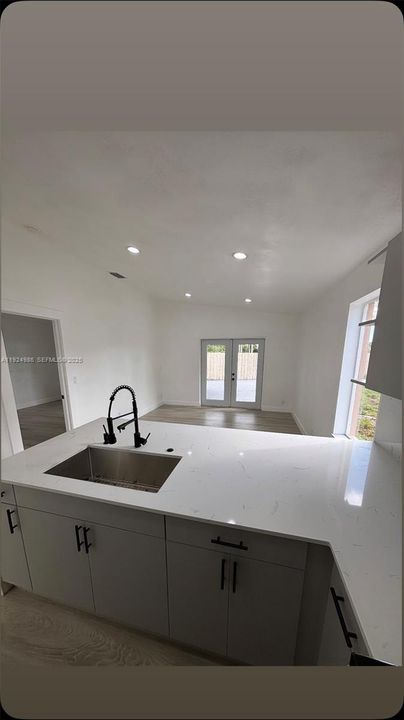 For Rent: $3,300 (4 beds, 2 baths, 1406 Square Feet)