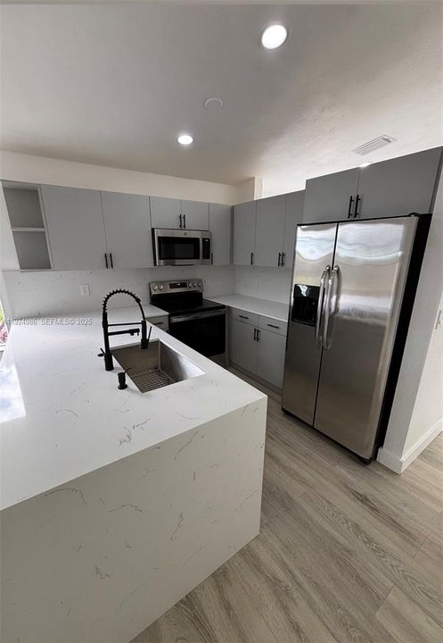 For Rent: $3,300 (4 beds, 2 baths, 1406 Square Feet)