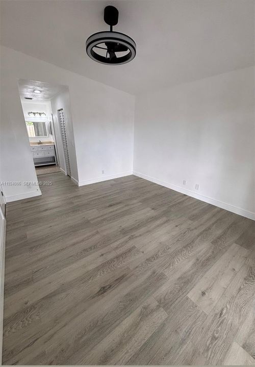 For Rent: $3,300 (4 beds, 2 baths, 1406 Square Feet)