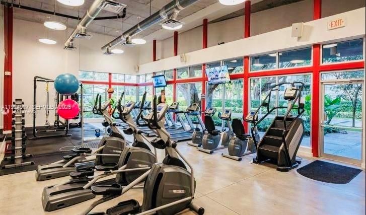 For Sale: $417,500 (2 beds, 2 baths, 990 Square Feet)