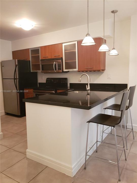 For Sale: $417,500 (2 beds, 2 baths, 990 Square Feet)