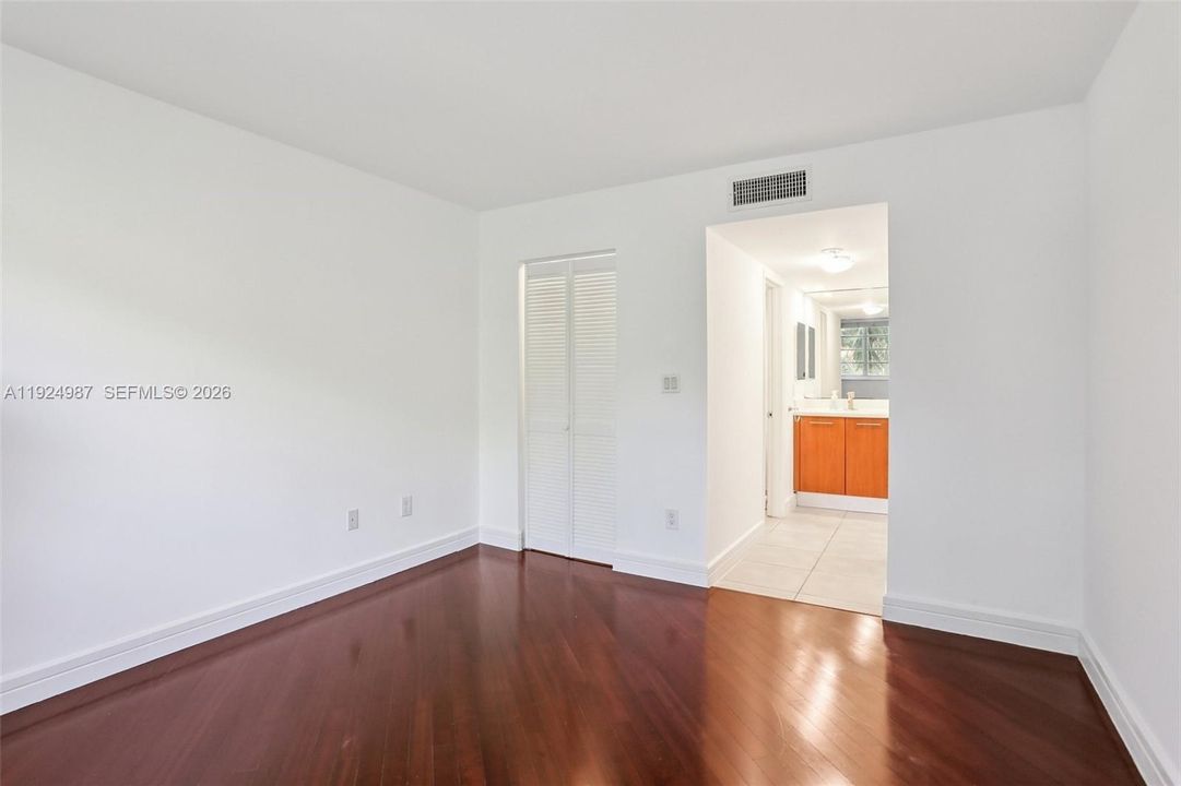 Master with walk-in closet