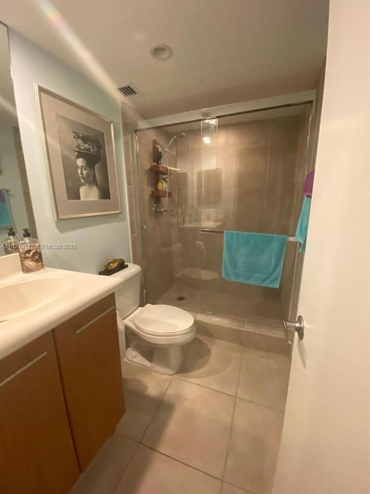 For Sale: $417,500 (2 beds, 2 baths, 990 Square Feet)