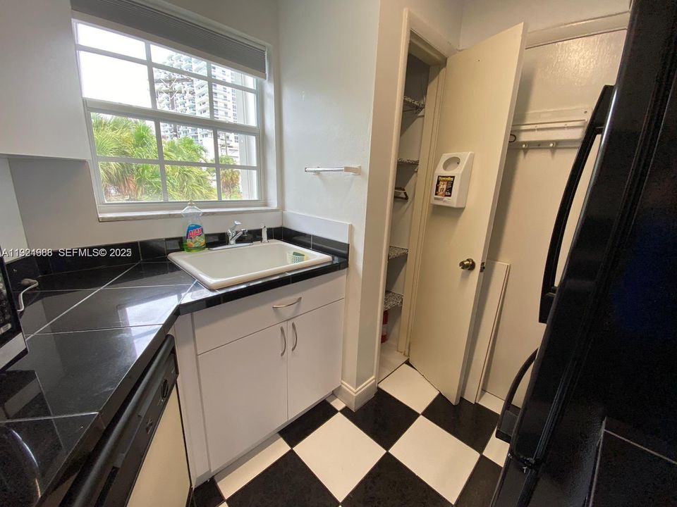 В аренду: $2,300 (2 спален, 2 ванн, 1500 Квадратных фут)