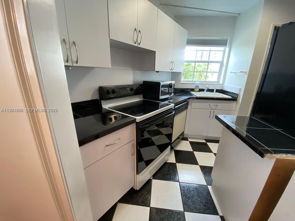 В аренду: $2,300 (2 спален, 2 ванн, 1500 Квадратных фут)