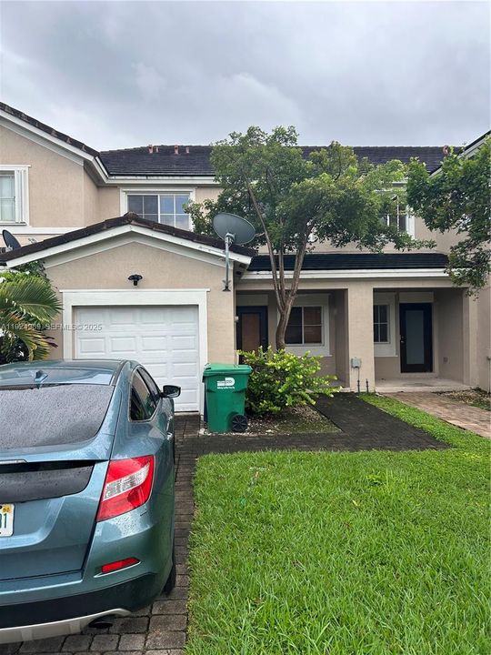 For Rent: $2,900 (3 beds, 2 baths, 1580 Square Feet)