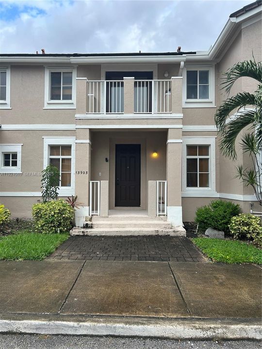 For Rent: $2,900 (3 beds, 2 baths, 1580 Square Feet)