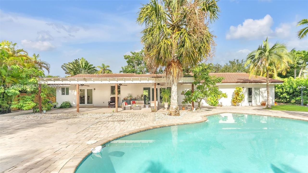 For Sale: $1,399,000 (4 beds, 4 baths, 2402 Square Feet)