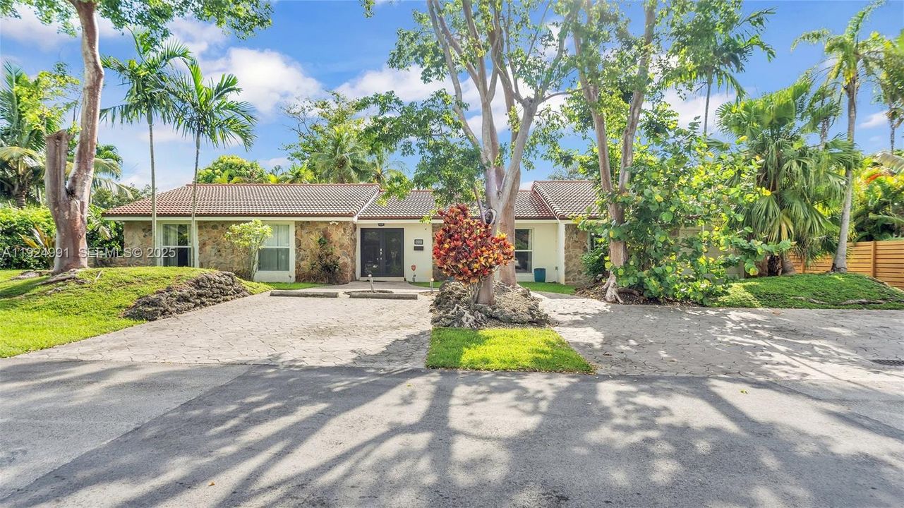 For Sale: $1,399,000 (4 beds, 4 baths, 2402 Square Feet)