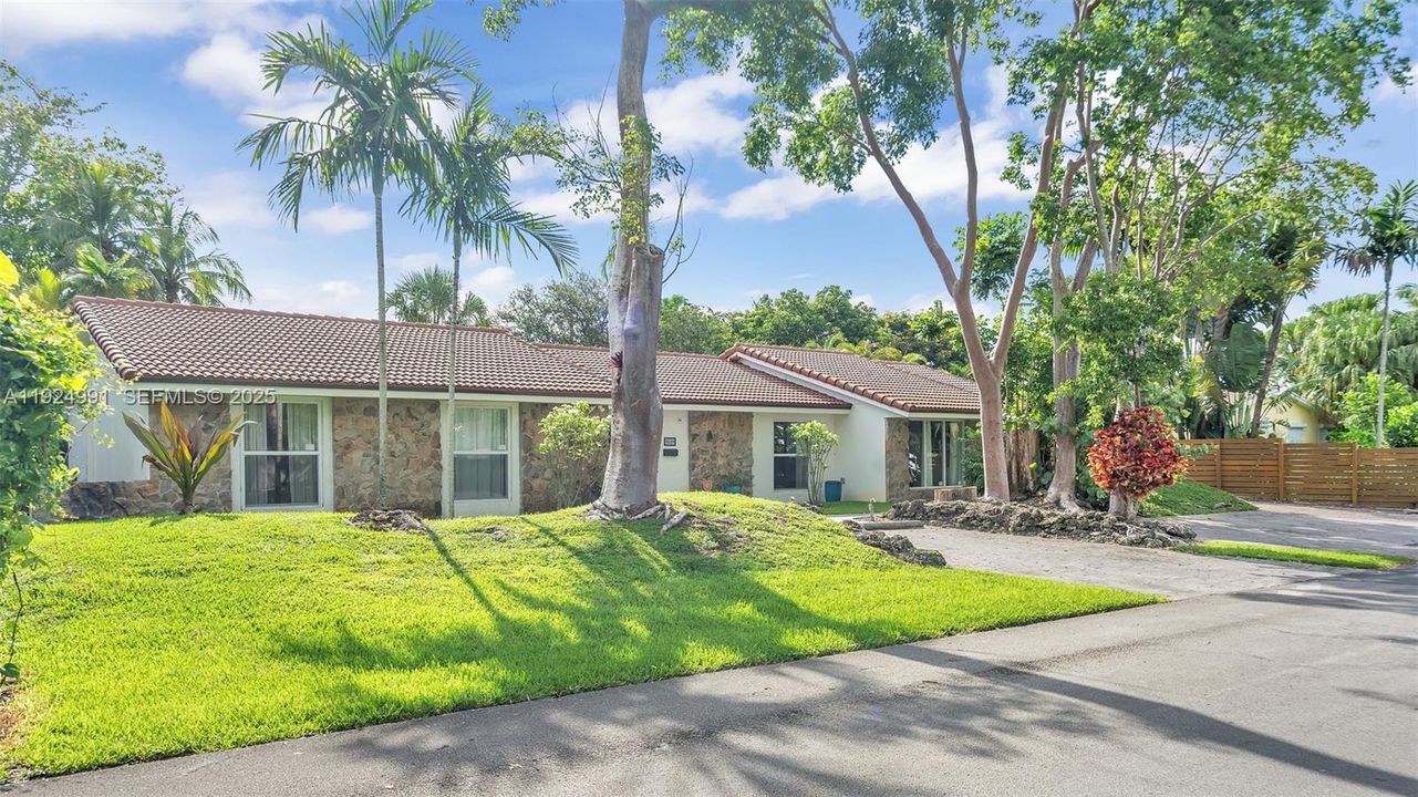 For Sale: $1,399,000 (4 beds, 4 baths, 2402 Square Feet)