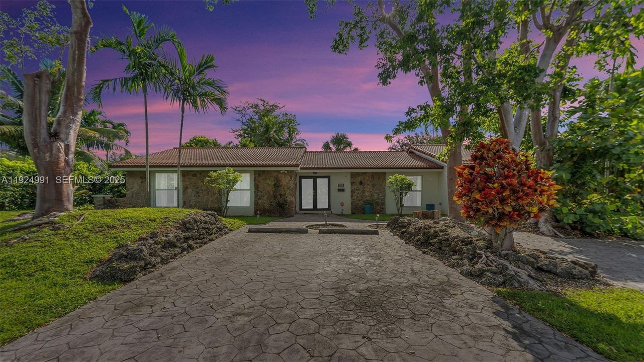 For Sale: $1,399,000 (4 beds, 4 baths, 2402 Square Feet)