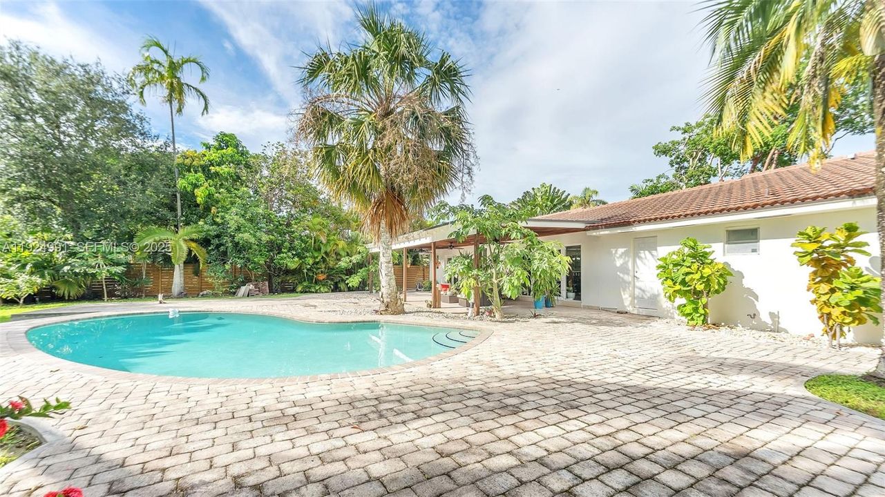 For Sale: $1,399,000 (4 beds, 4 baths, 2402 Square Feet)