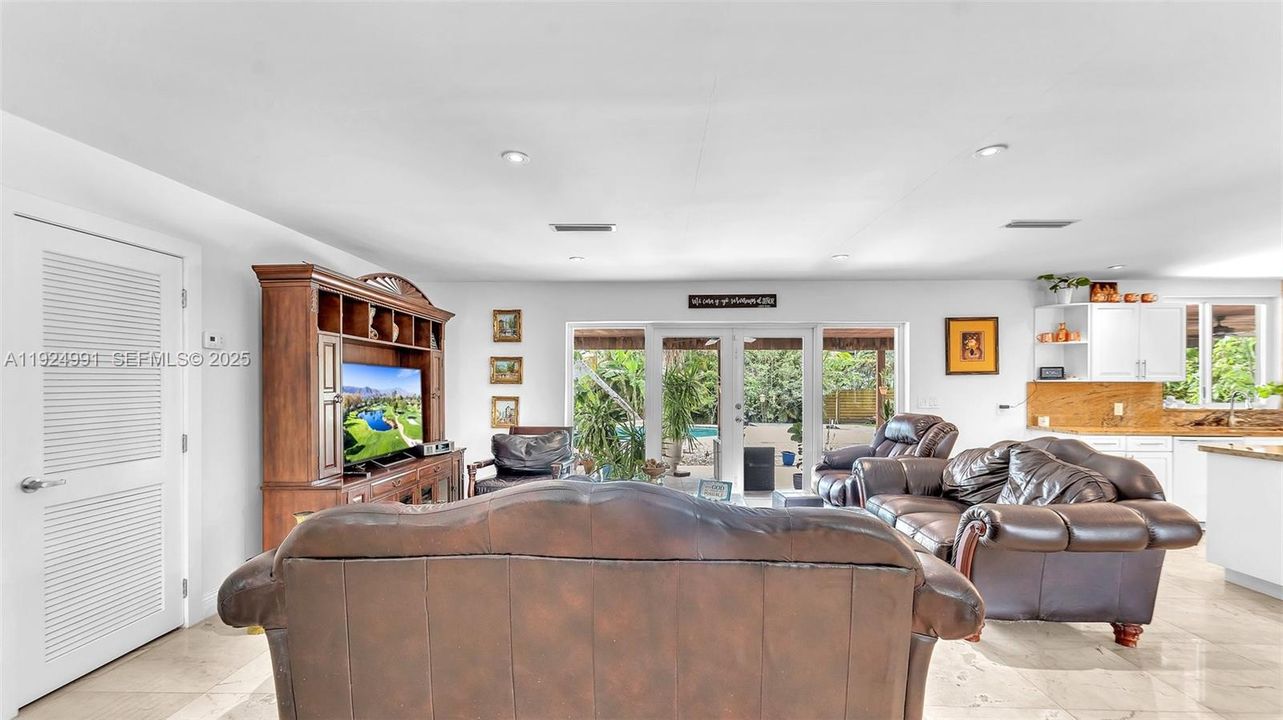 For Sale: $1,399,000 (4 beds, 4 baths, 2402 Square Feet)