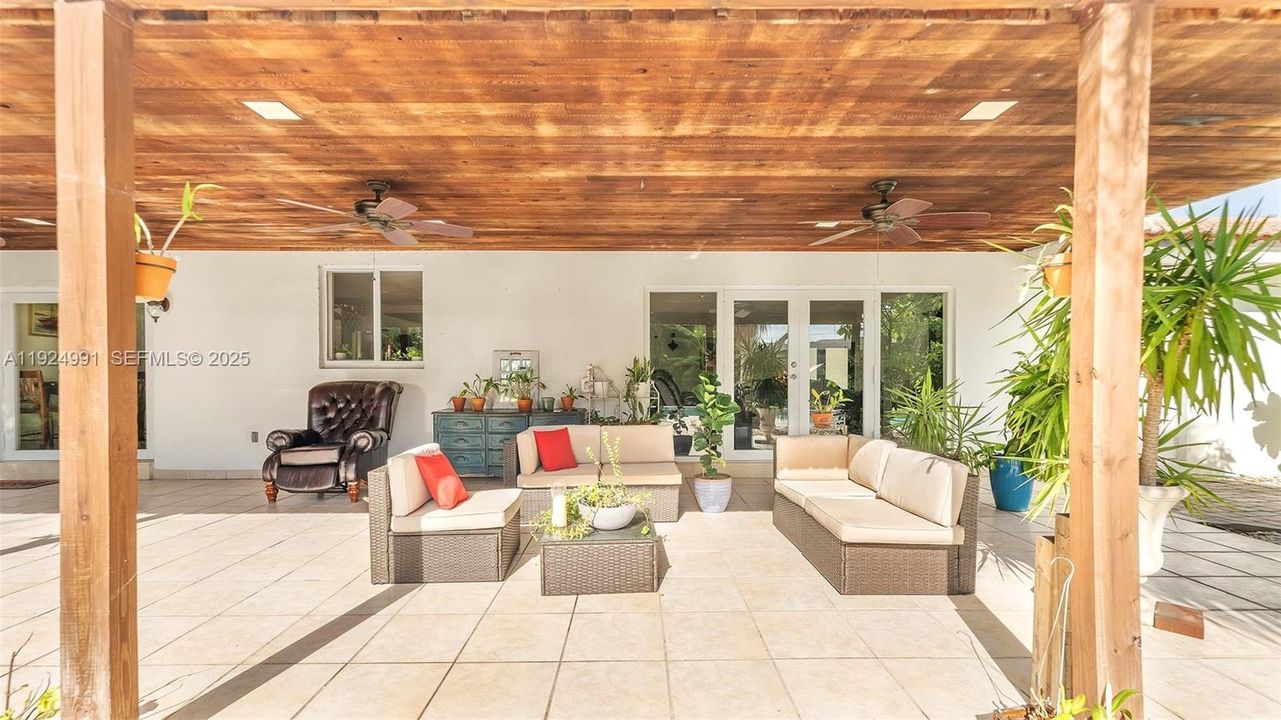 For Sale: $1,399,000 (4 beds, 4 baths, 2402 Square Feet)