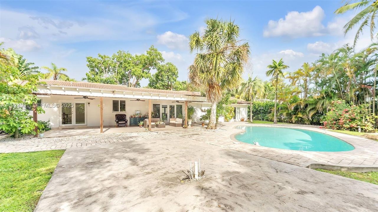 For Sale: $1,399,000 (4 beds, 4 baths, 2402 Square Feet)