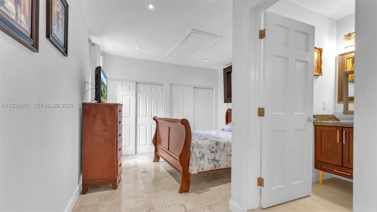 For Sale: $1,399,000 (4 beds, 4 baths, 2402 Square Feet)