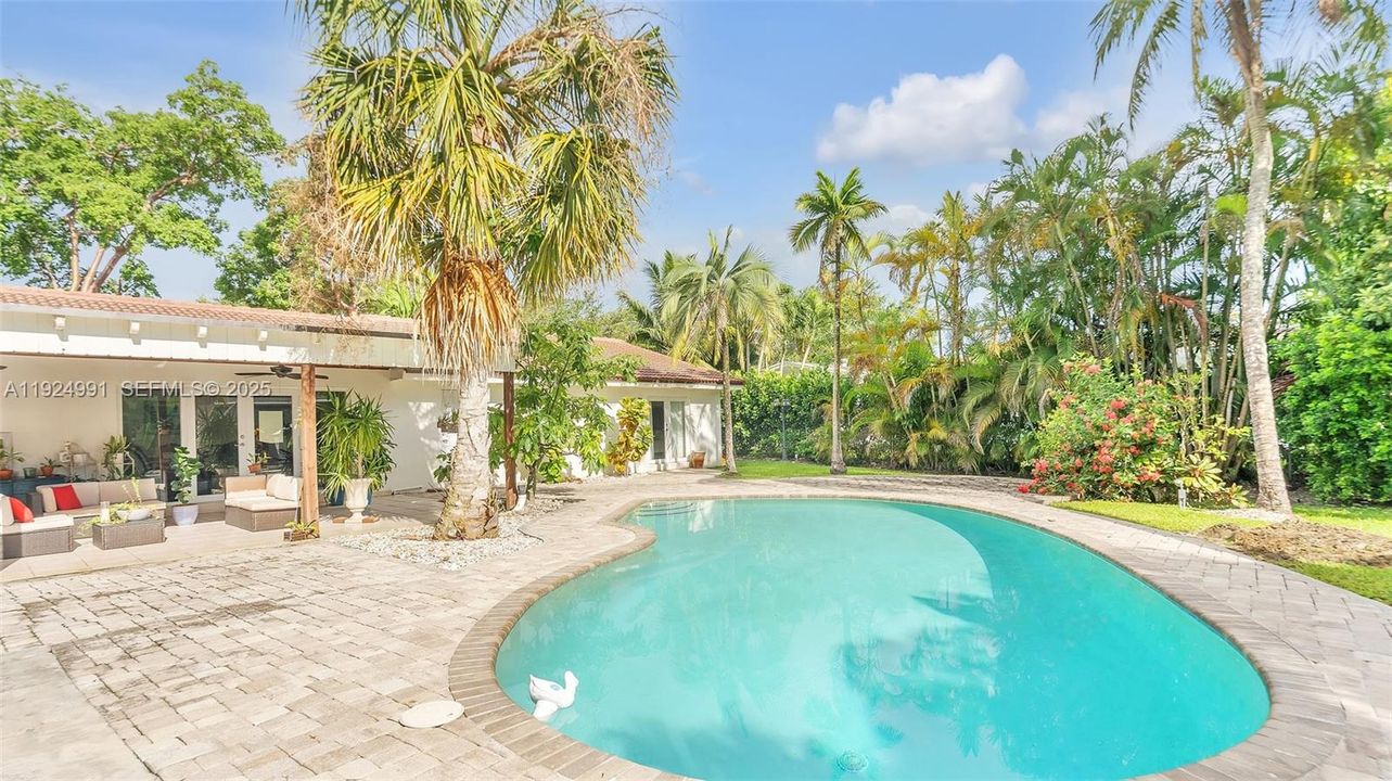 For Sale: $1,399,000 (4 beds, 4 baths, 2402 Square Feet)