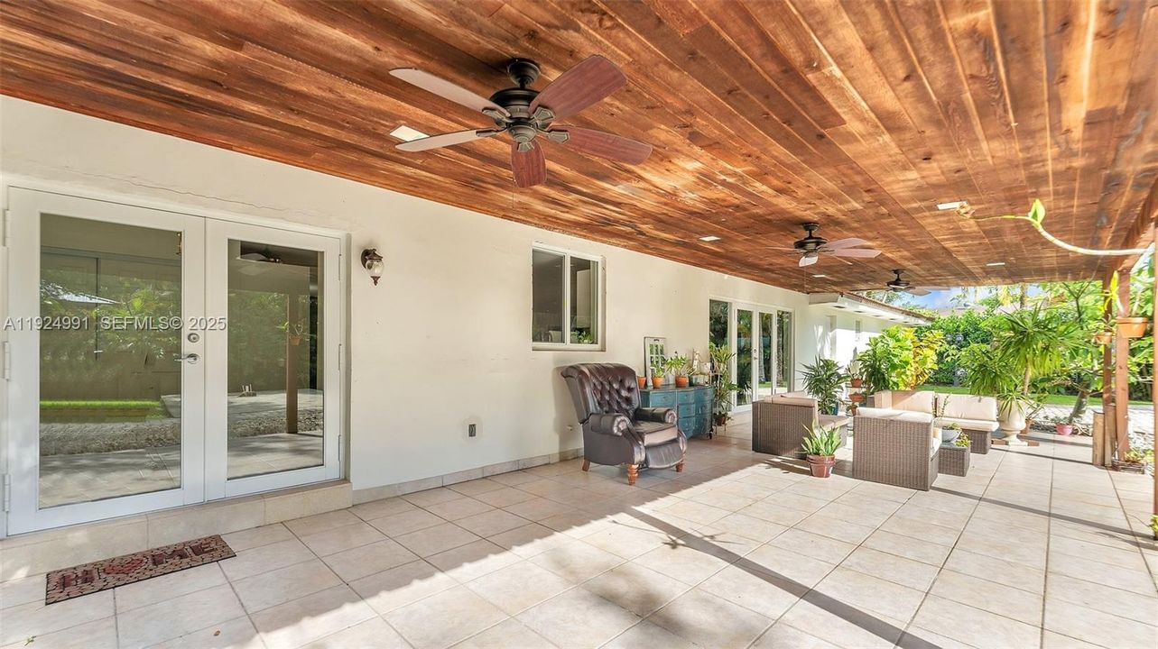 For Sale: $1,399,000 (4 beds, 4 baths, 2402 Square Feet)