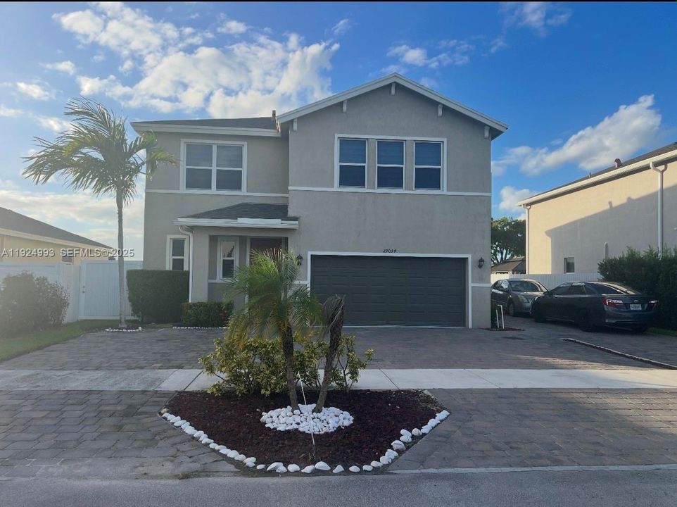 For Rent: $4,000 (4 beds, 2 baths, 2944 Square Feet)