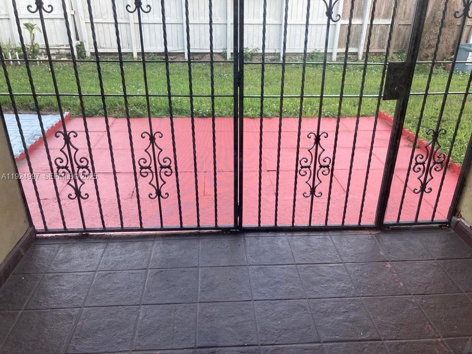 For Rent: $2,300 (2 beds, 2 baths, 936 Square Feet)