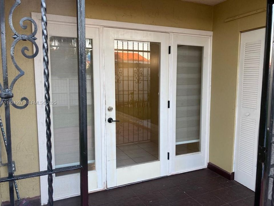 For Rent: $2,300 (2 beds, 2 baths, 936 Square Feet)